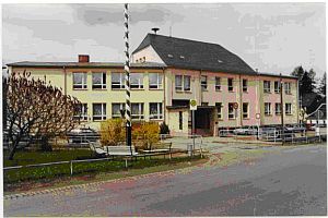 Außenansicht Grundschule Beutha