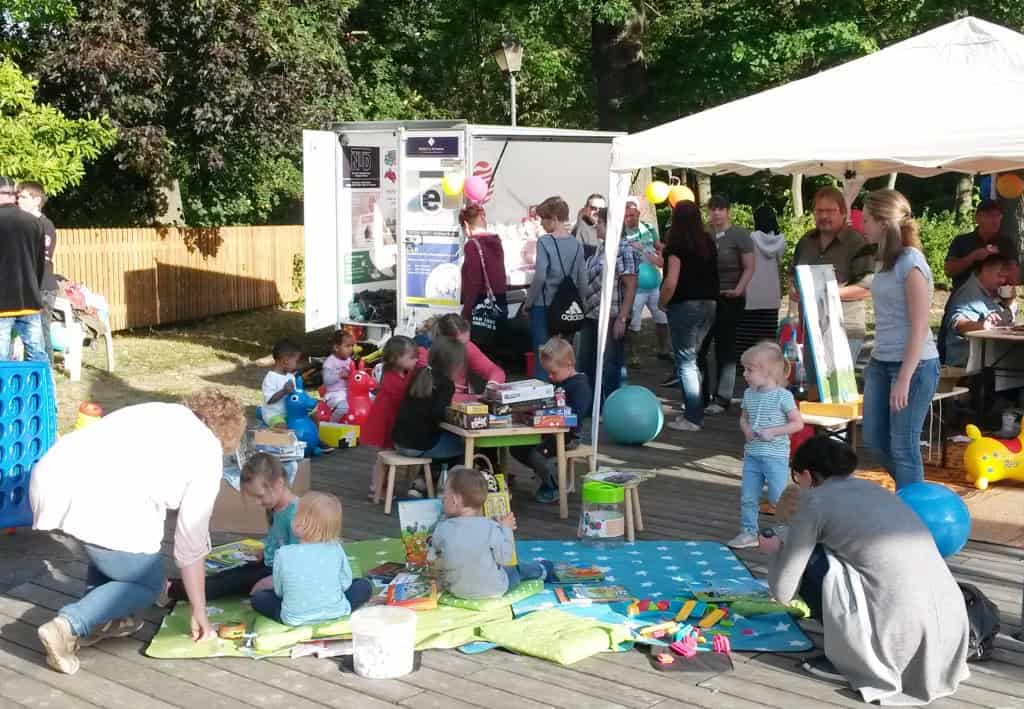 Kinder und Erwachsene zum Kulturkreis